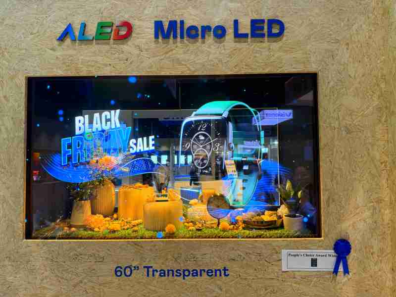 彩运网60吋高透明度Micro LED显示器获”最佳Micro LED技术应用奖”，，将Micro LED面板透明化之设计特性极致发挥，，，，以可扩展性无缝拼接技术打造，，具备600 nits全画面亮度、、、、大于60%穿透率及超过NTSC 110%的优异广色域表现，，可依需求灵活应用于各种场域